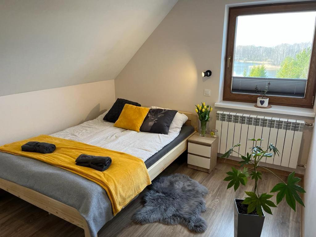 Domek Z Kominkiem Nad Jeziorem Z Jacuzzi Ogrodowym Sumowo  Kültér fotó