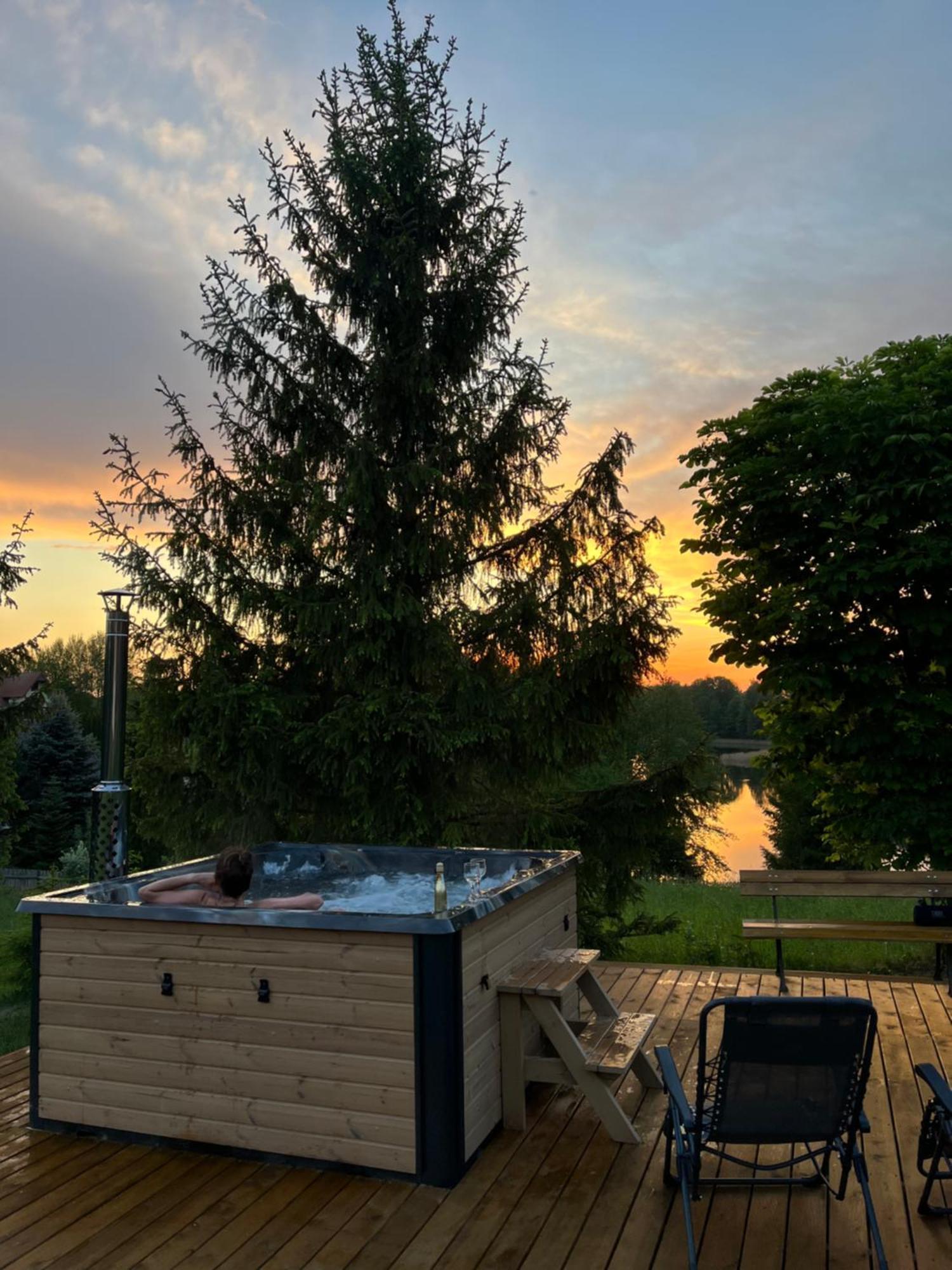 Domek Z Kominkiem Nad Jeziorem Z Jacuzzi Ogrodowym Sumowo  Kültér fotó