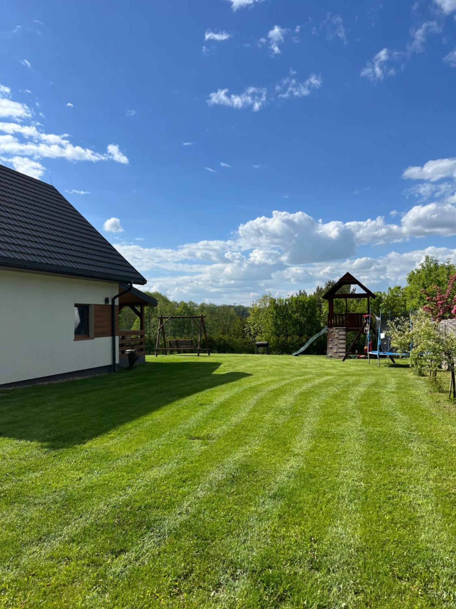 Domek Z Kominkiem Nad Jeziorem Z Jacuzzi Ogrodowym Sumowo  Kültér fotó